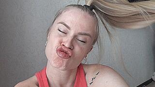 Lips with lip gloss! MP4