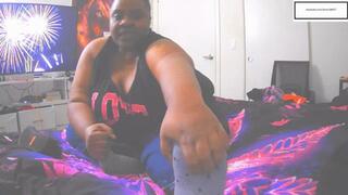 Nicole long day, itchy feet from work