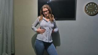 Socked FootJob and Sucking - CuteBootyBabe21 gives a SMELLY SOCK FOOTJOB and SUCKS COCK