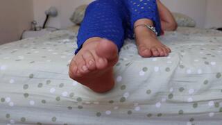 Dolce Amaran soles in a lazy moment - TOES - SOLES - BAREFOOT -NATURAL NAILS