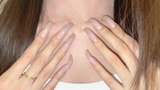 #190 - Nail show and scratching