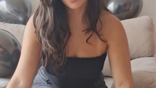 I love coming home and playing with my balloons! They make me so hot and squirt! This time with boots on