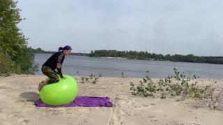 play with shosu beachball on nature
