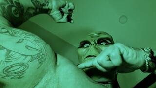 fbb muscle masked alien monster look big traps biceps posing flexing showing big glutes big clit fingering monster female alien muscke boobs pec bouncing nude solo fingering big pussy