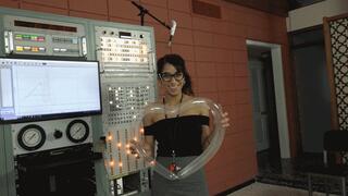 Ginger Learns to Blow and Twist (MP4 - 1080p)