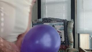 BJMature Balloon Popping