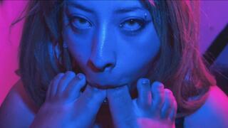 These Girls Are Experts In Worshipping Feet