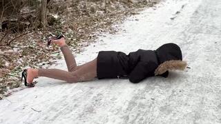 Stilettos on ice, high heels on ski slope, stilettos sliding on ice, high heels on ice, high heels on slope