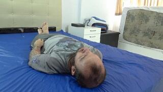 TWO DWARVES KISSING WITH A VERY HOT HANDJOB BY ANANZINHA DO MAL AND PITOCO CAM BY ALINE FULL HD