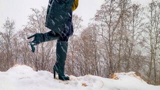 Leathana's Snowy Latex Adventure