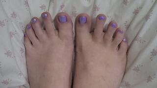 LONG TOES CLOSE UP