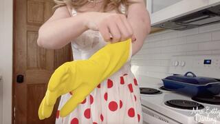 Housewife Gets Naughty w Rubber Gloves WMV