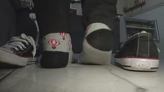 TAKE OFF TENNIS IN PUBLIC WITH ARCHED SOLES AND SWEATY