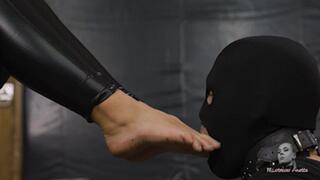 Dirty soles get cleaned HD MP4