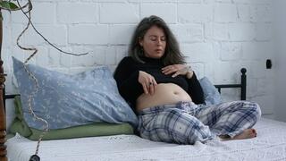 monster moves inside her bellly m2