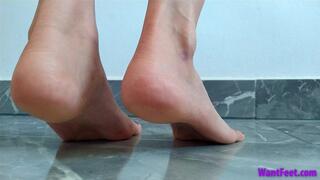 Arab Goddess Barefoot - High Arches - HD MP4