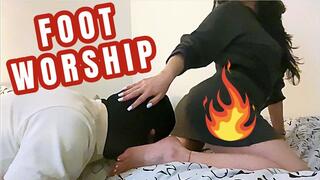 FOOT WORSHIP : Foot fetish - French Feet - Barefoot - White nailpolish - Feet slave - Feetgirl - Soles