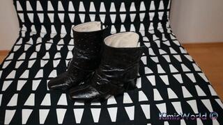 Black boots an black nylons