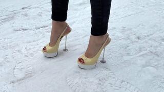 Ginamarzo Lozenzi stilettos on ice, high heels on ice, stilettos on snow, high heels wet, sliding high heels