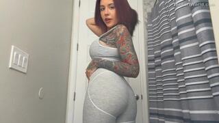 Luna Legend Smelling Her Farts And Describing The Smell!