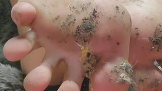 Dirty Soles and Ass Shaking