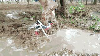 Walking in sneakers after the rain MP4 (1920x1080) FHD
