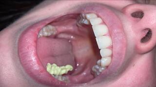 College Chick Chewing Gum