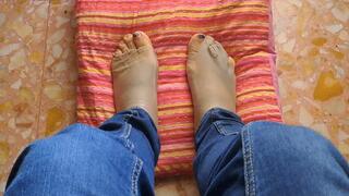 SUPER SMELLY TOES IN 4K