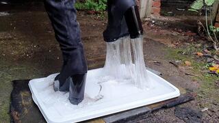 Aliona in high heels boots stuck in rodent glue, high heels boots stuck, boots wrecking