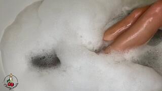 i play with my glass dildo in the bathtube