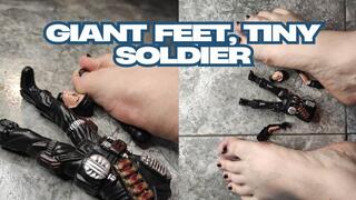 Molly Giantess destroys little soldier