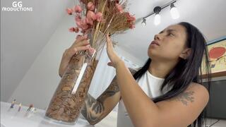 The giantess Julia crushing the little ones! (MP4-HD 1080p)