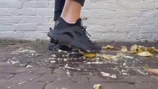 Nike air max huarache crushing food sneakers
