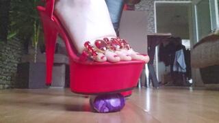 Crushing cooked eggs