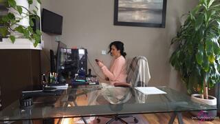 Stepson and friends shrink to spy on stepmom's feet