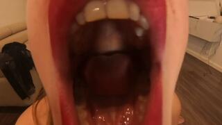 Amanda Recharges her Power (Giantess Evil Vore) 6K VR 360