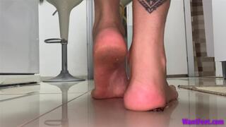 Barefoot Cockroach Crush - 4K MP4