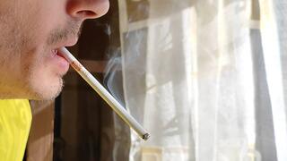 Smoking Eve 120s Super closeup 050325 4K