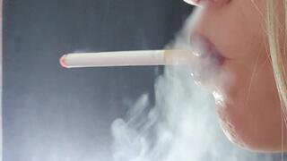 Close Up Power Smoking Newport 100 Menthol