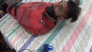 Interracial farting and play vídeo game by Scarlet White And Bella India Cam By Dani FUll HD