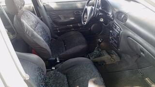 Roxan pumps pedals while driving his car (3)