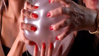 Balloon play - Lisa & Iris