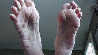 RUBBING HOVING HEELS