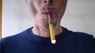 Smoking Sobranie Yellow 100's with glass holder IYF 100325