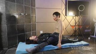 LUNA316_Joker and Batgirl stomachsitting