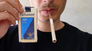 Smoking vintage Parliament 100s glass holder 110325 4K