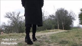 Miranda takes off these boots after a long walk !